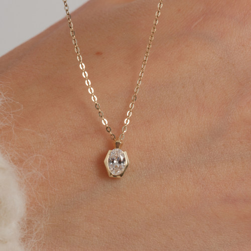 【CnHnOn脂肪商店】9k金 法式复古精致香水瓶透感镶钻锆石项链