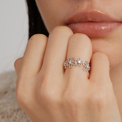 【CnHnOn脂肪商店】s925纯银镂空花朵纹理镶钻锆石小众花环戒指
