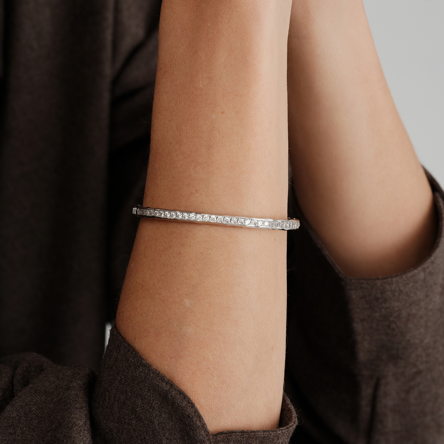 【CnHnOn脂肪商店】s925纯银镶钻自然流动感高级质感简约时髦手镯