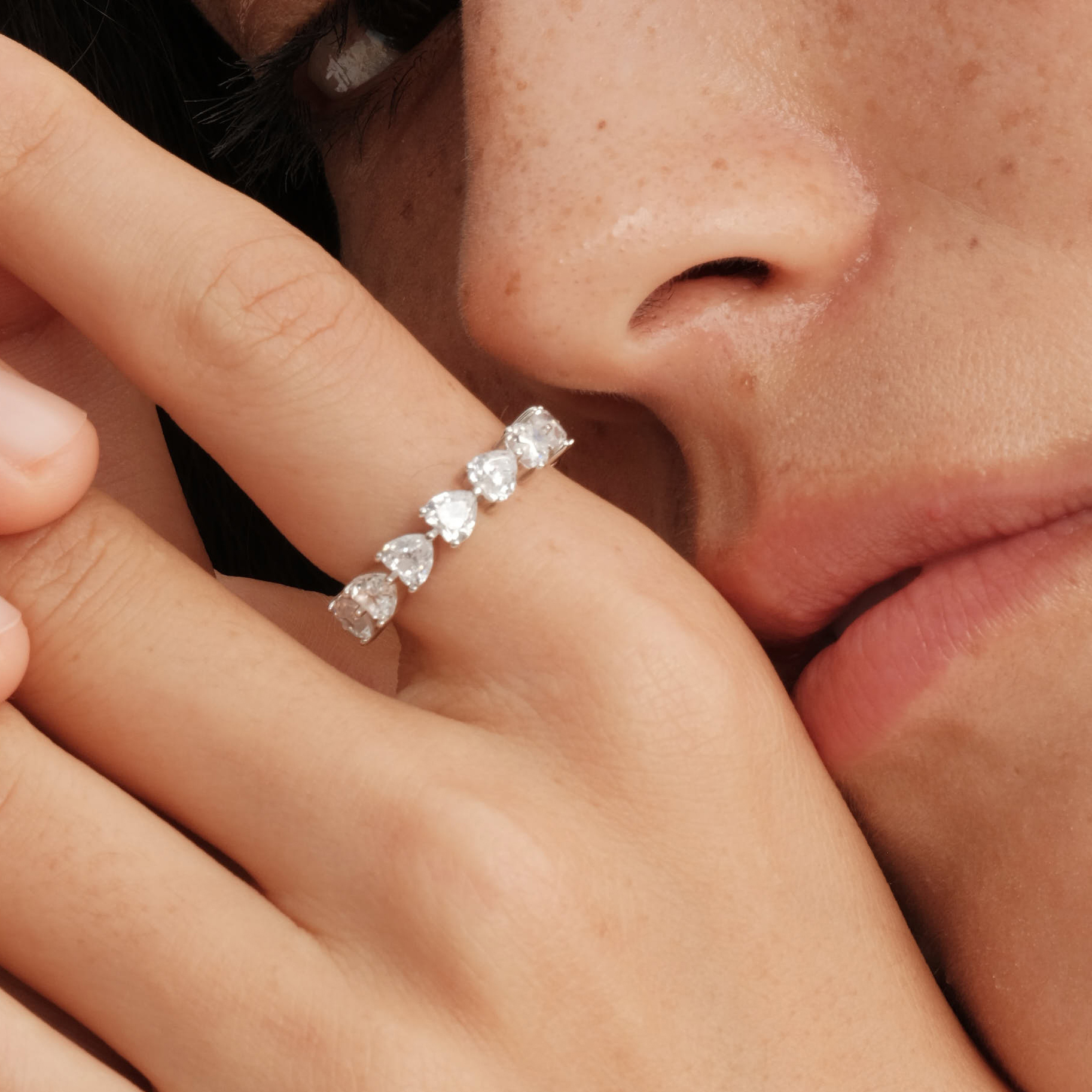 【CnHnOn脂肪商店】s925纯银简约时髦爱心钻心形切割火彩锆石戒指