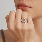 满钻镶嵌三叶草花朵立体花簇简约时髦欧美戒指 CnHnOn脂肪商店