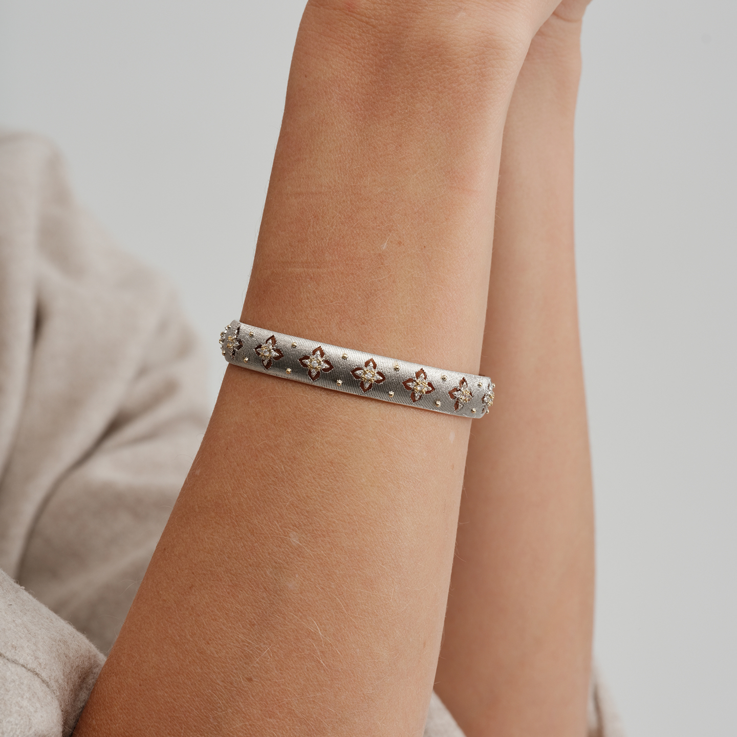 【CnHnOn脂肪商店】意式复古宫廷华丽感镂空拉丝镶钻绸缎光泽手镯