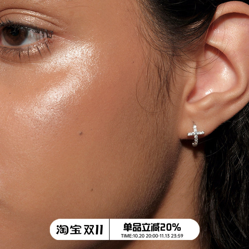 【CnHnOn脂肪商店】s925纯银闪亮镶钻迷你十字架个性耳圈耳钉