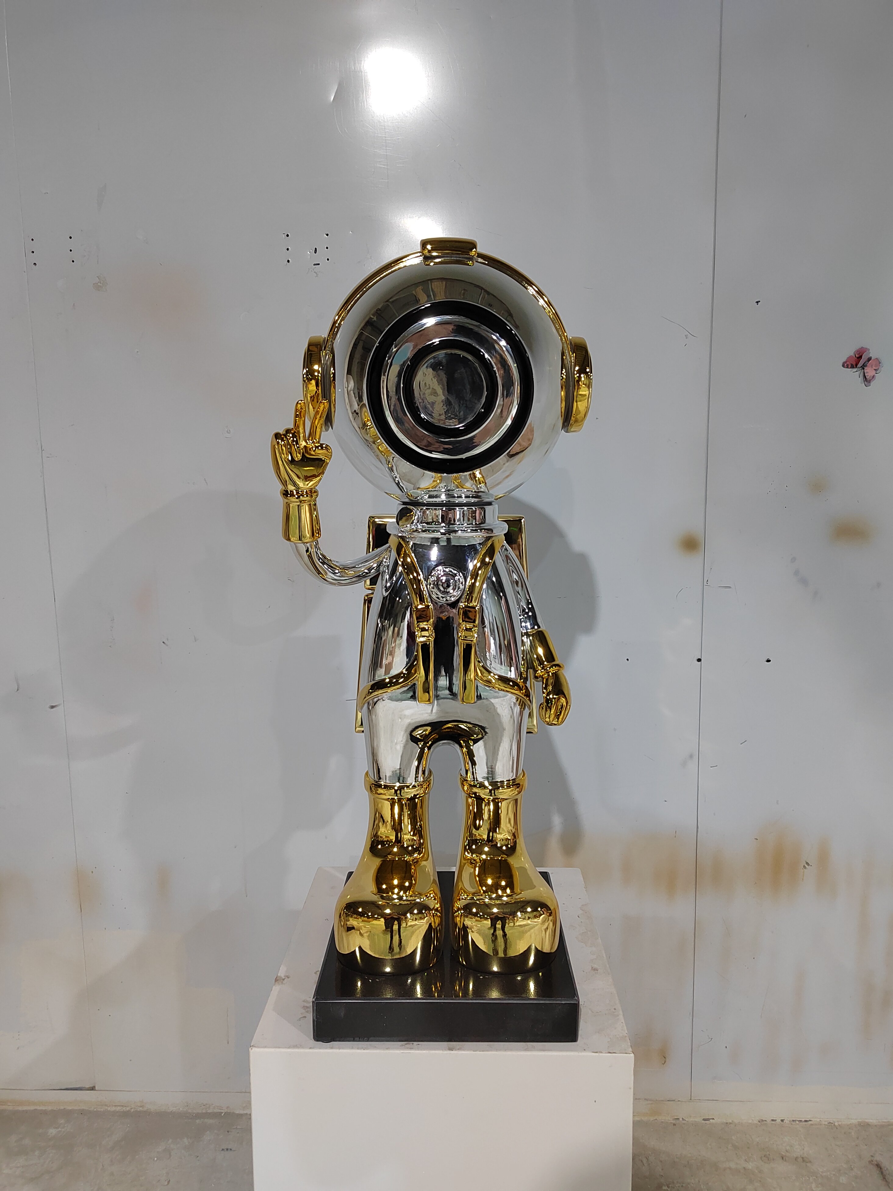 简约抽象创意玻璃钢雕塑摆件酒店大堂售楼部大厅电镀太空人摆件