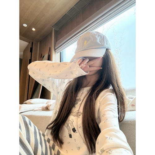 韩系独角兽满印碎花长袖t恤女秋季休闲复古宽松设计感打底衫上衣
