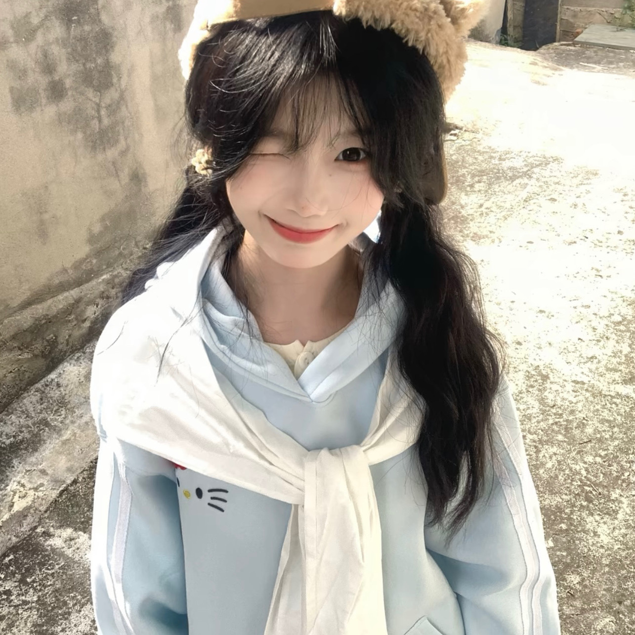 甜美可爱kt小猫刺绣连帽卫衣