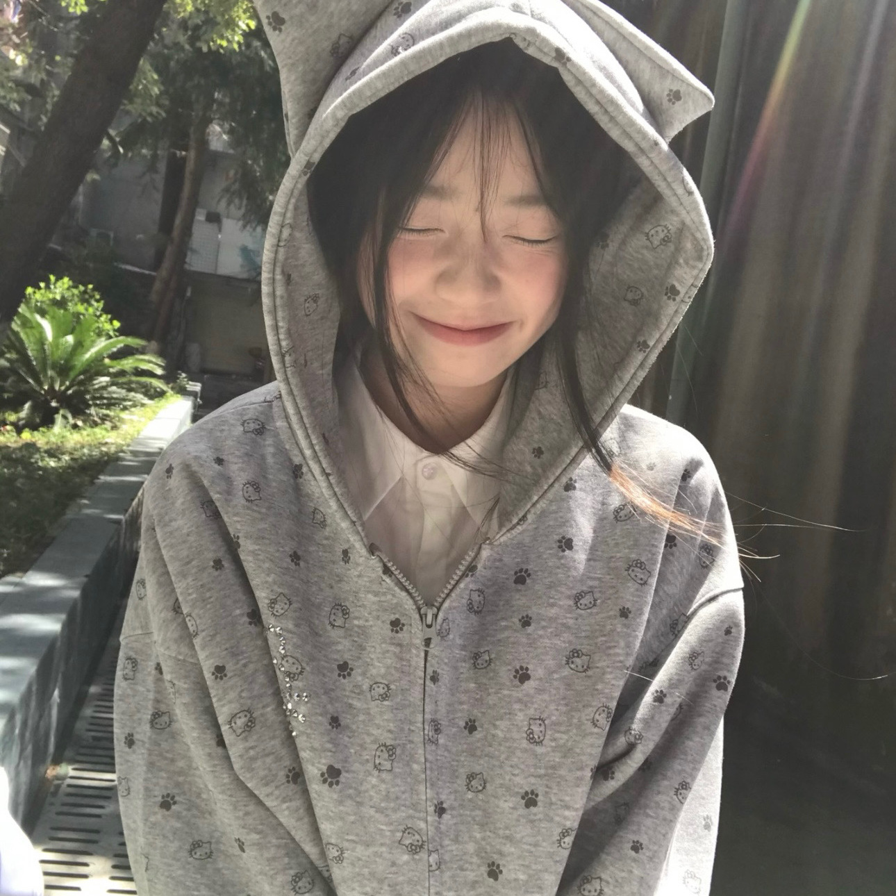 爪爪猫咪满印连帽加绒卫衣女