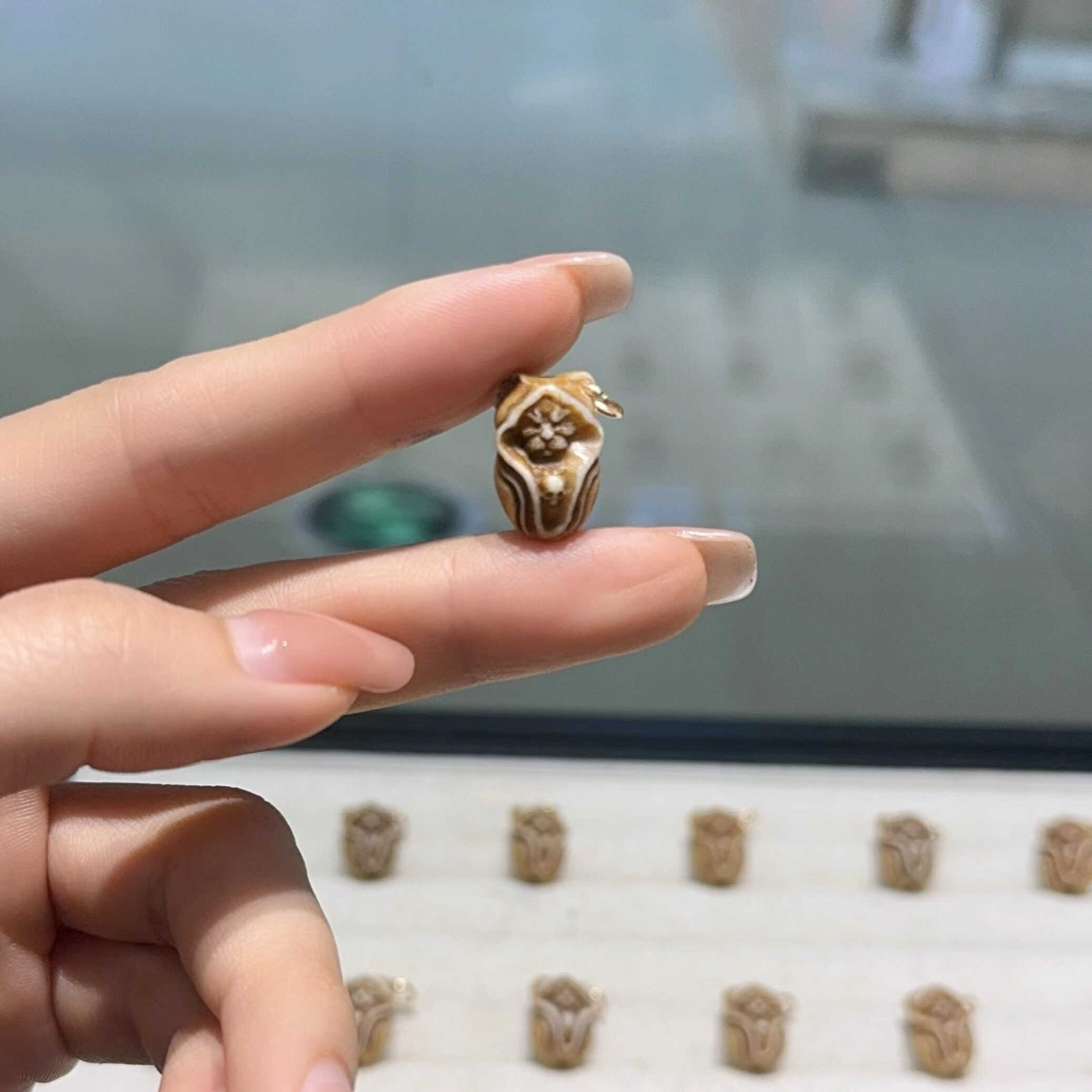 根付斗篷鹿角雕刻三通文玩手串图片