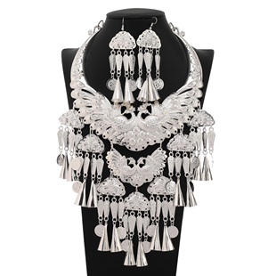 少数民族苗侗族瑶族头饰项圈手工银饰头饰演出墙画配饰银饰项链女