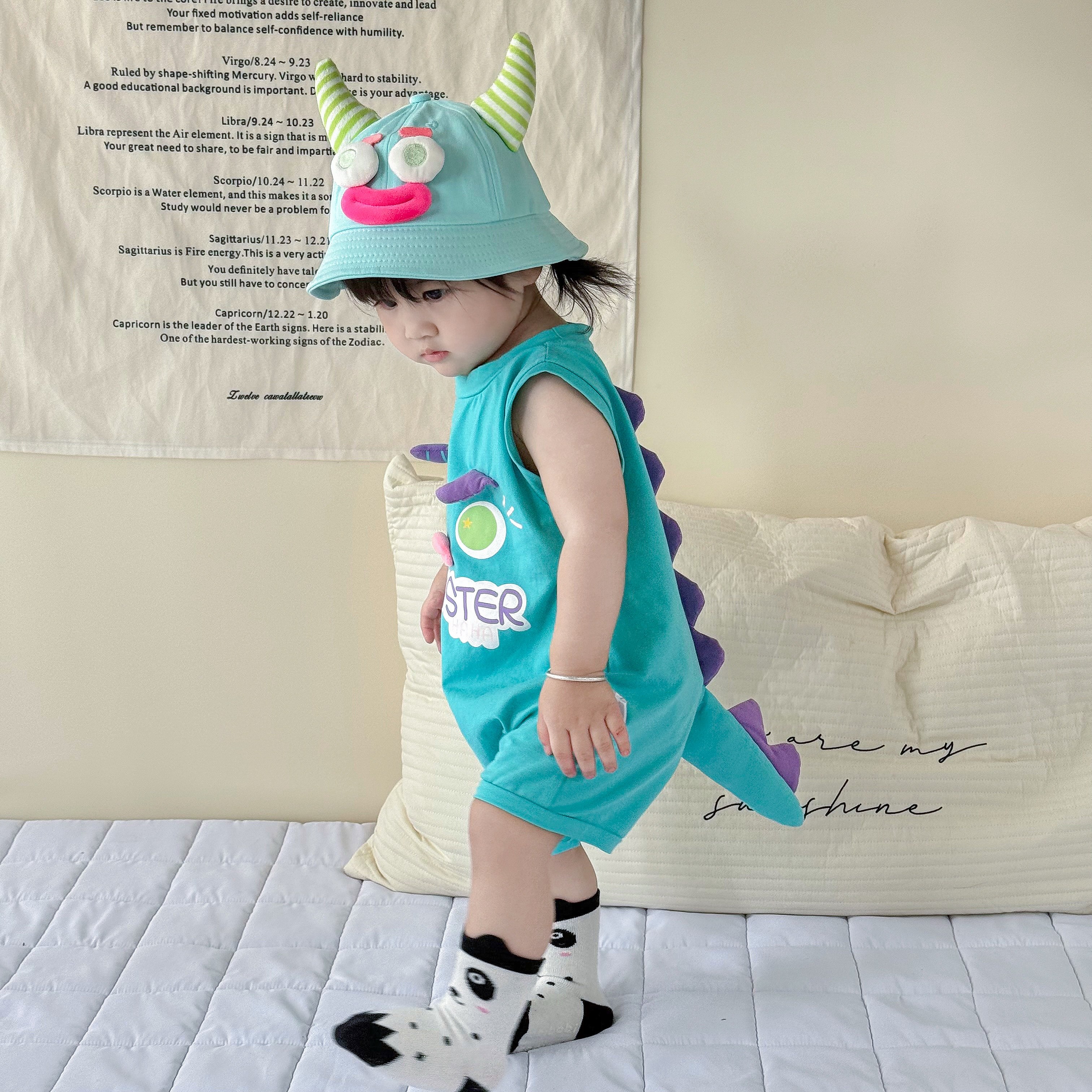 婴儿连体衣夏装男女宝宝衣服可爱超萌小怪兽外出无袖背心哈衣爬服