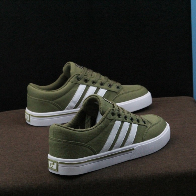 男鞋夏季透气2023新款薄款防臭运动休闲帆布鞋子情侣板鞋工作潮鞋