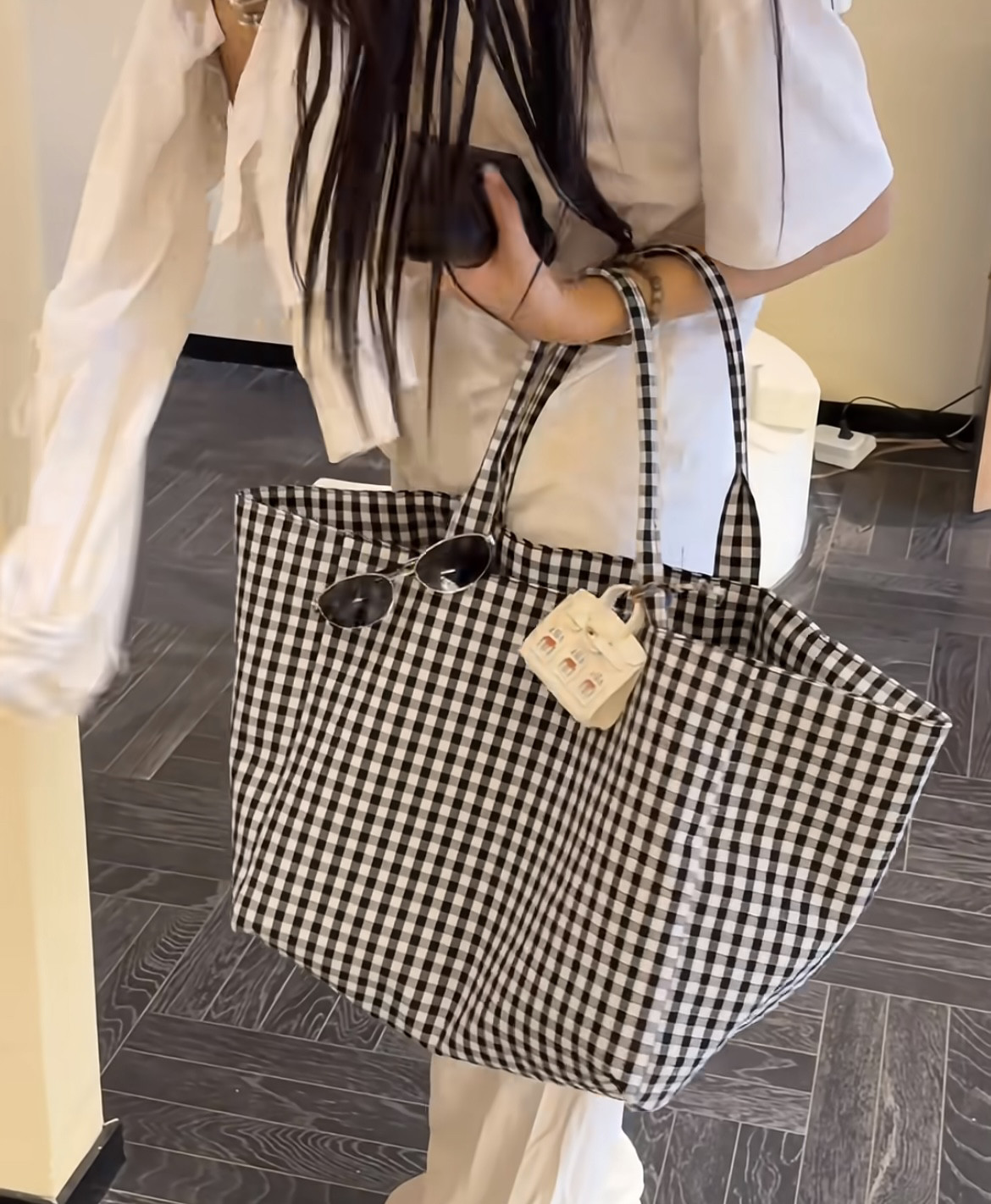 韩范拿捏 巨能装 ！大大黑白格子帆布包2025新款大容量通勤托特包