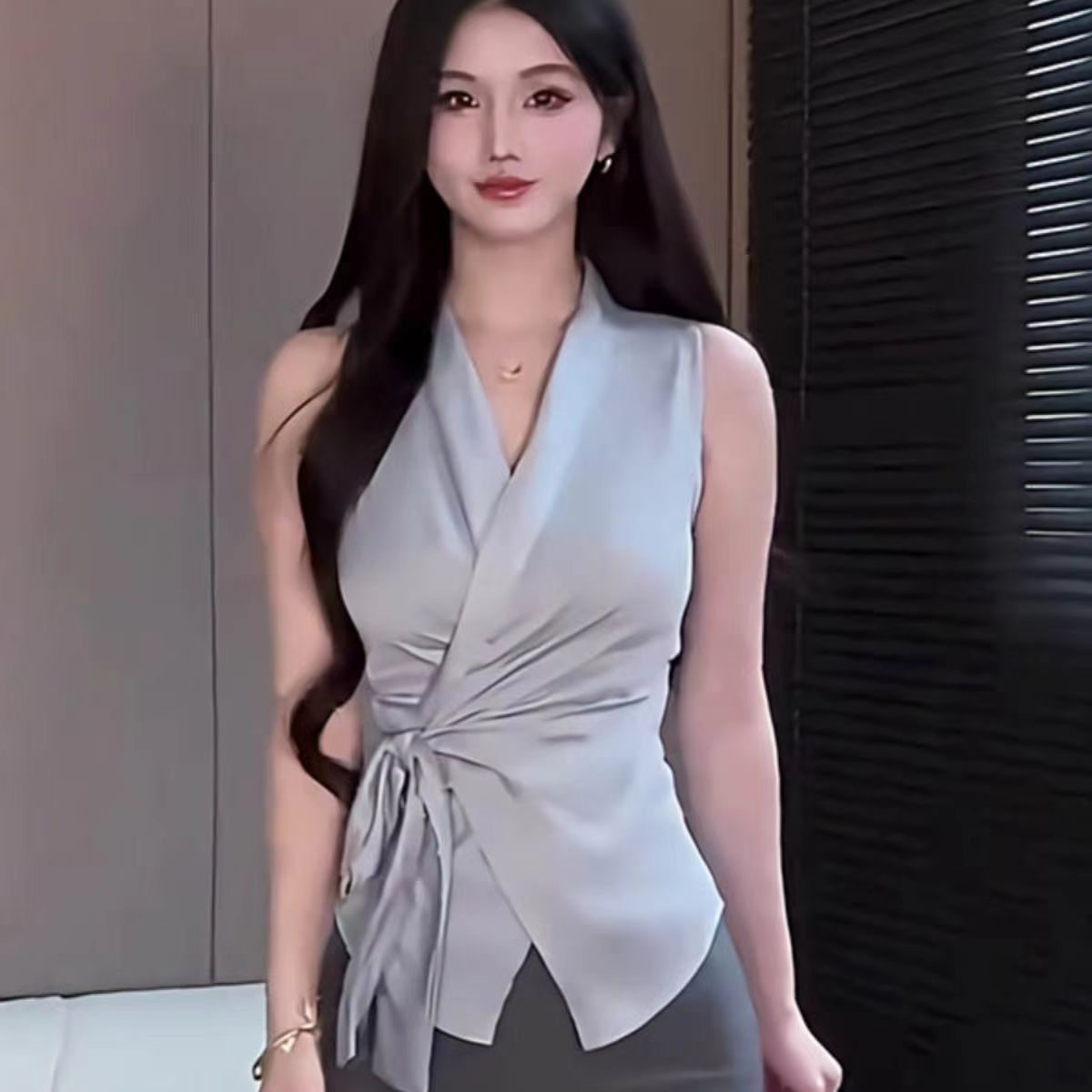 法式风绸面绑带V领无袖衬衫女