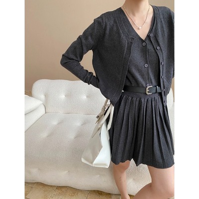 司南 慵懒博主风 法式高级感针织开衫V领背心连衣裙套装 SN8097