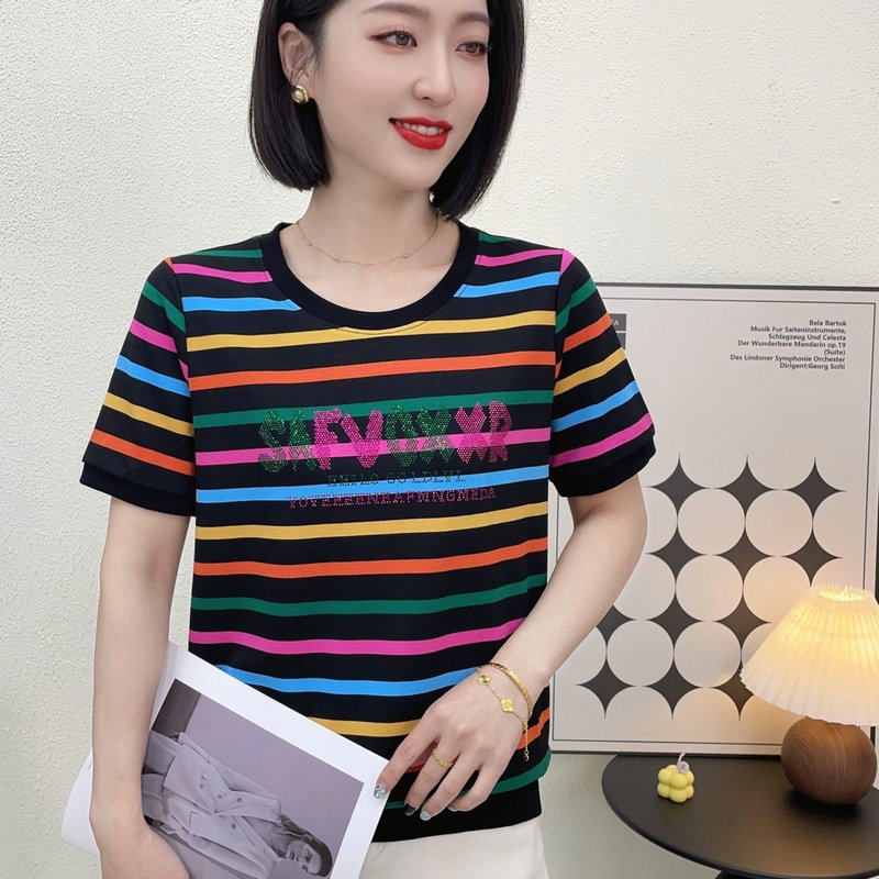 夏季新款圆领短袖女士大码妈妈夏装小衫彩虹条纹t恤时尚宽松上衣