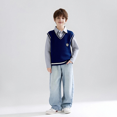 男童学院风全棉针织马甲搭配翻领衬衫精致徽章撞色清新雅致校园感