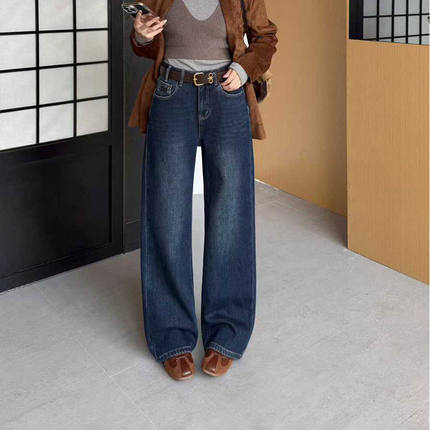 爆犀牛2025冬季新款加绒加厚垂感宽松窄版阔腿牛仔裤女显瘦直筒裤