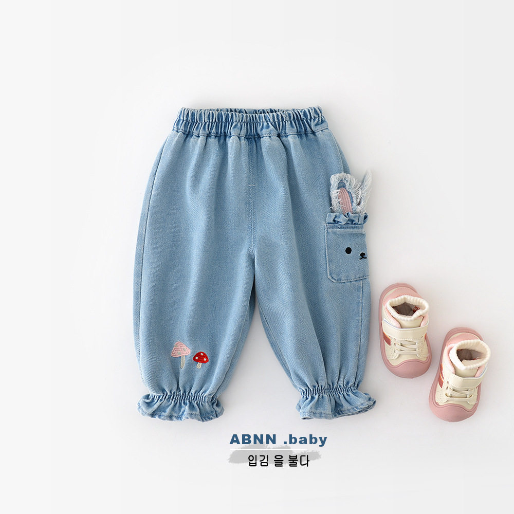 女童牛仔裤秋装新款洋气女宝宝卡通刺绣裤子春秋季韩版婴儿束脚裤