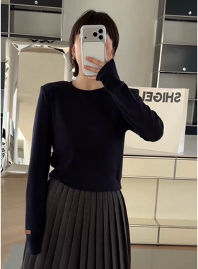 秒发诗歌兰8197简约慵懒气质垫肩长袖圆领短款皮标T恤女2025外穿