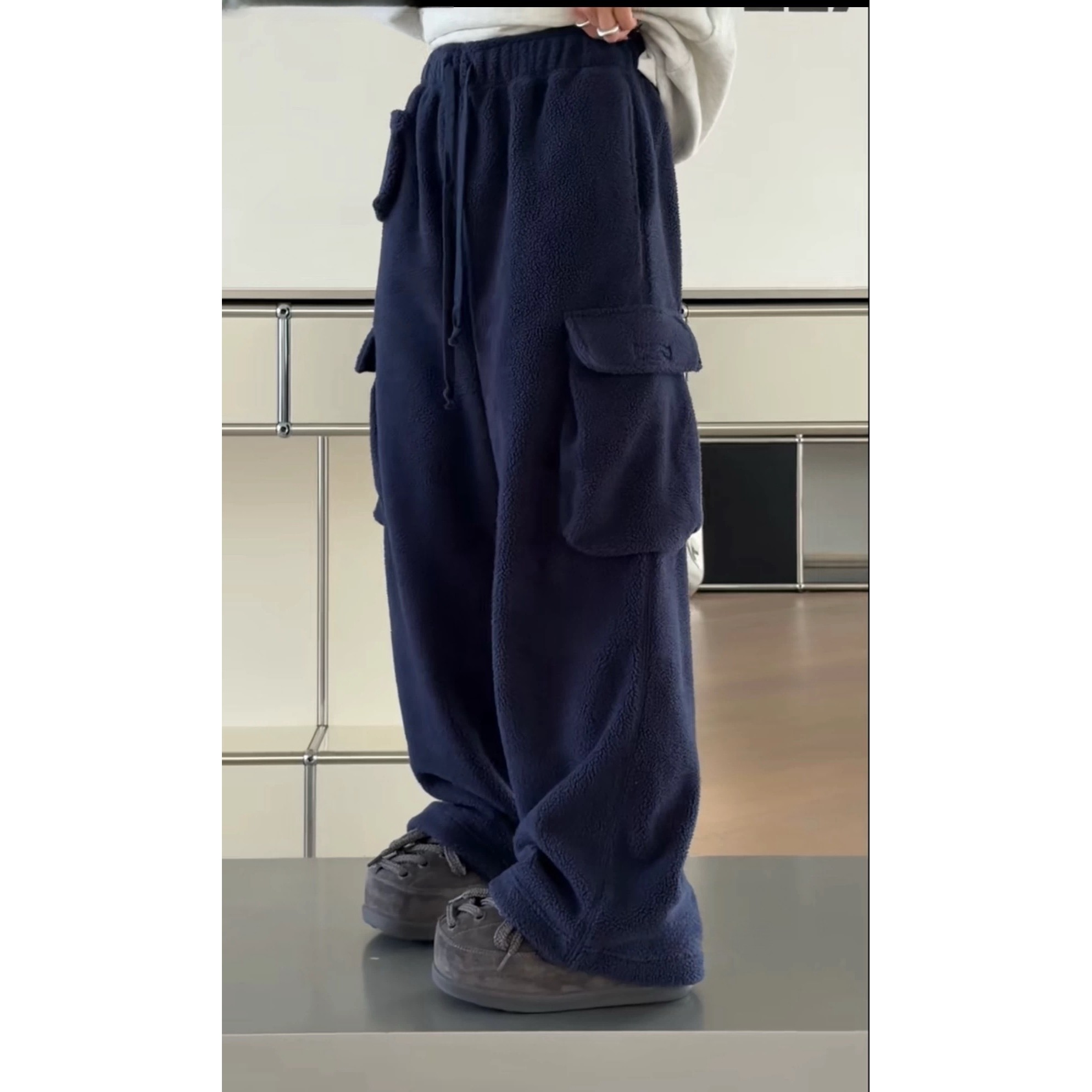 诗歌兰女装2025冬新款 52201潮流运动个性口袋工装裤摇粒绒卫裤女