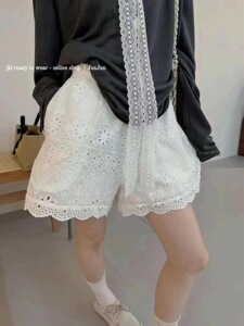 2024年夏季新款松紧腰宽松阔腿a字百搭纯白色高腰重工蕾丝短裤女