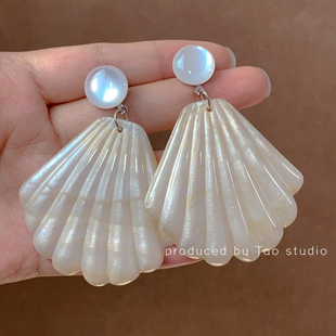 法式复古耳钉轻奢小众高级感度假感贝壳耳环不规则复古耳夹无耳洞