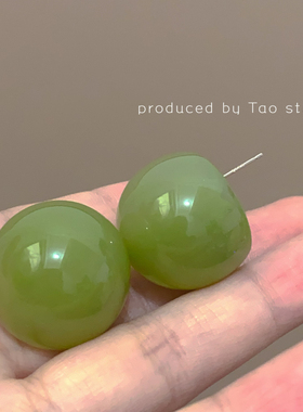 25mm果冻绿色圆珠树脂无耳洞耳夹女夏天高级感耳环新款耳钉耳饰