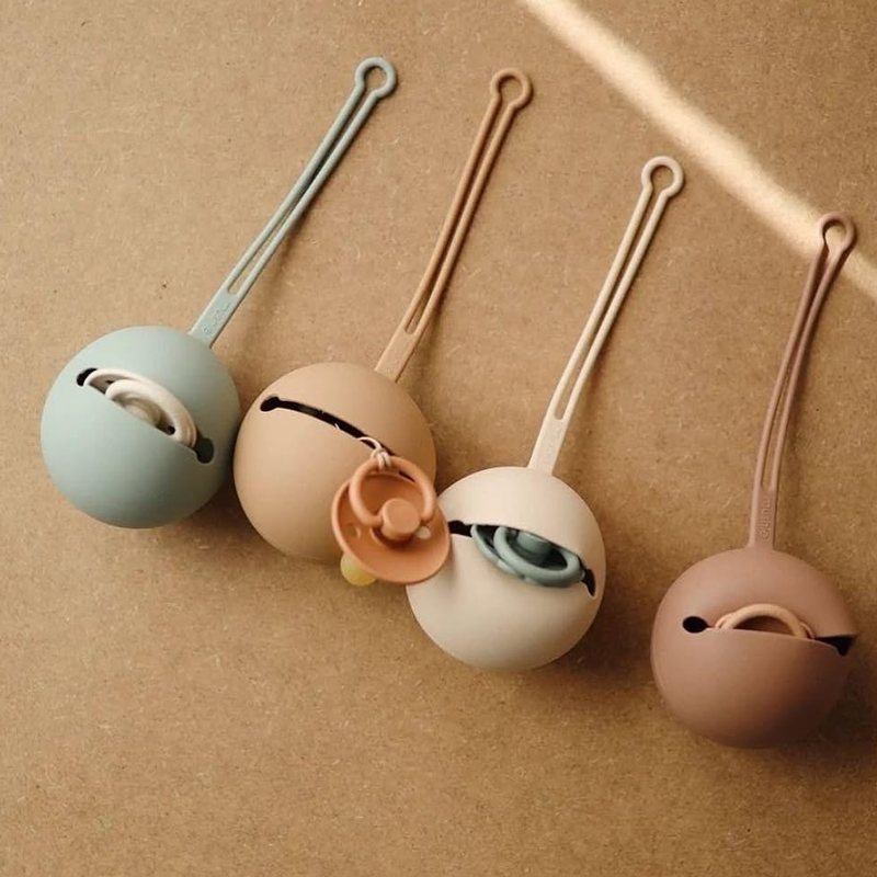 9Z Little家 mushie SS25宝宝硅胶奶嘴盒外出卫生安全防摔耐用