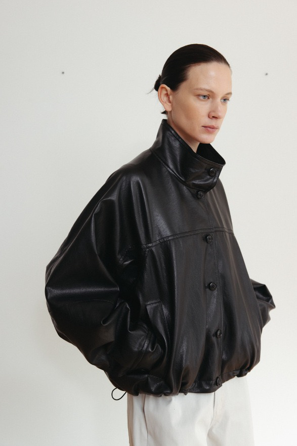 PREON工厂自制早春新款时髦简约立领抽绳环保皮皮衣外套monoha风