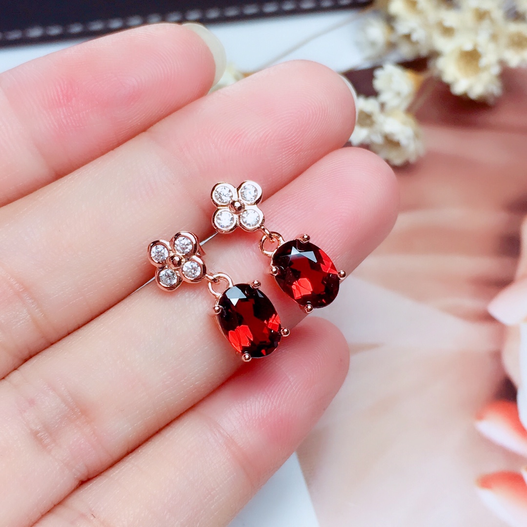 925银镀白金天然石榴石耳钉