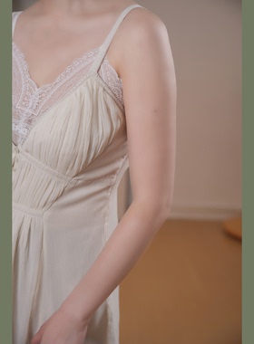 冷感大女主～美到有攻击性～白色V领蕾丝吊带背心