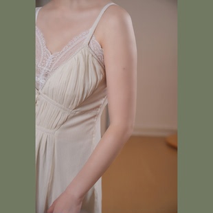 冷感大女主～美到有攻击性～白色V领蕾丝吊带背心