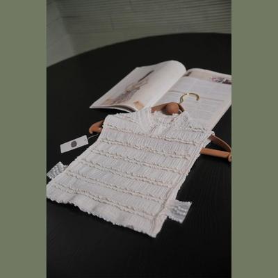 日系名媛奶油米木耳边半高领假领