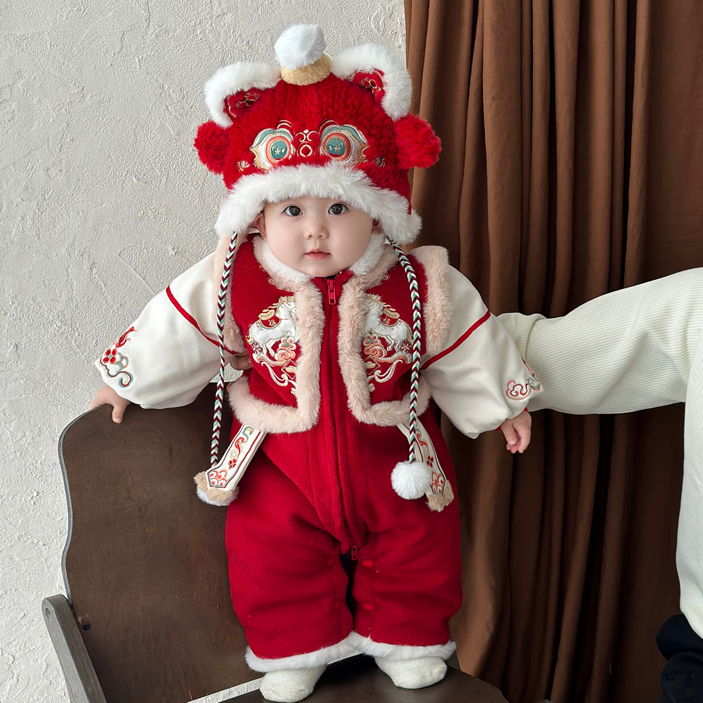 2026马年宝宝爬服男女童拜年服汉服哈衣礼服红色喜庆过年周岁满月