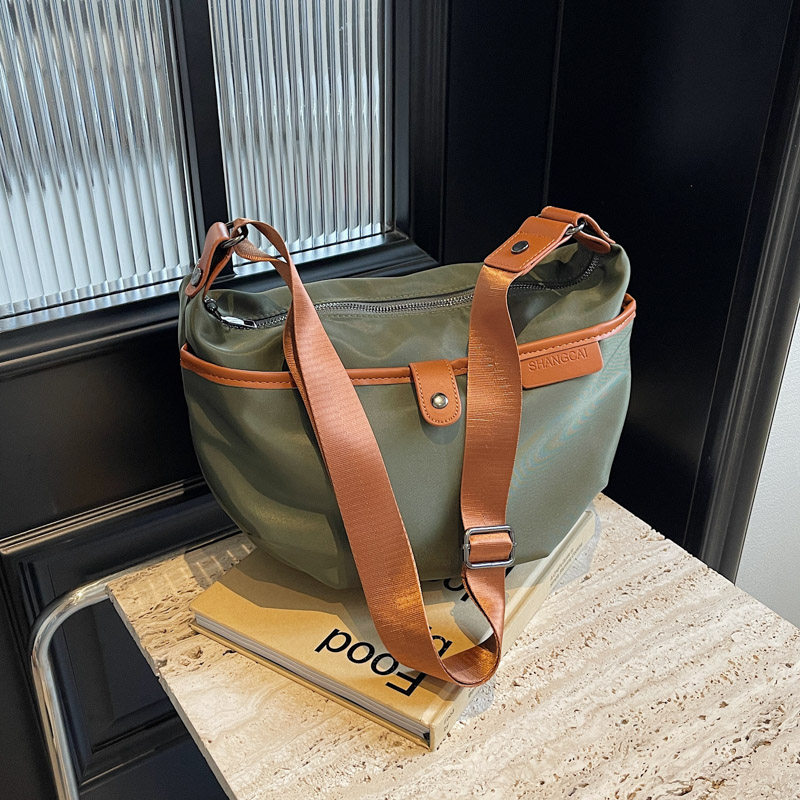 小众尼龙手提包包女新款时尚潮流斜挎包大容量牛津布单肩包饺子包