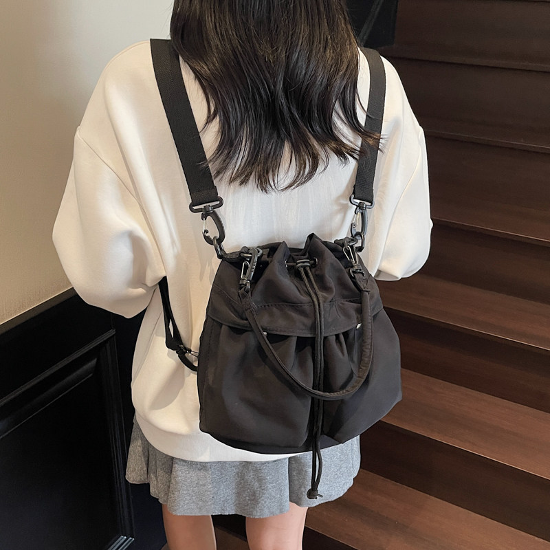 抽绳水桶包女新款大容量单肩双肩包学生上课通勤包外出旅行小背包