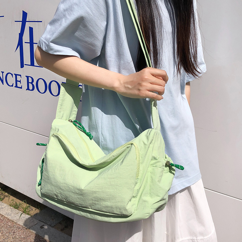 尼龙布包女大容量2025新款轻便夏天百搭单肩包小清新宽肩带斜挎包