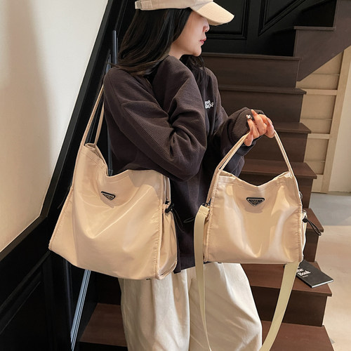 日系大容量单肩包新款百搭斜挎包