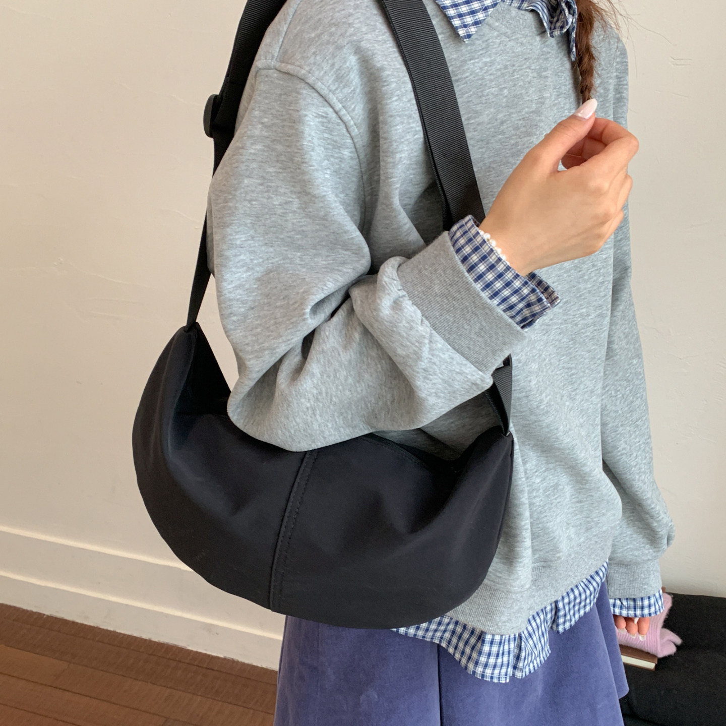 饺子包女新款休闲简约百搭斜挎包通勤轻便小包韩版时尚流行单肩包