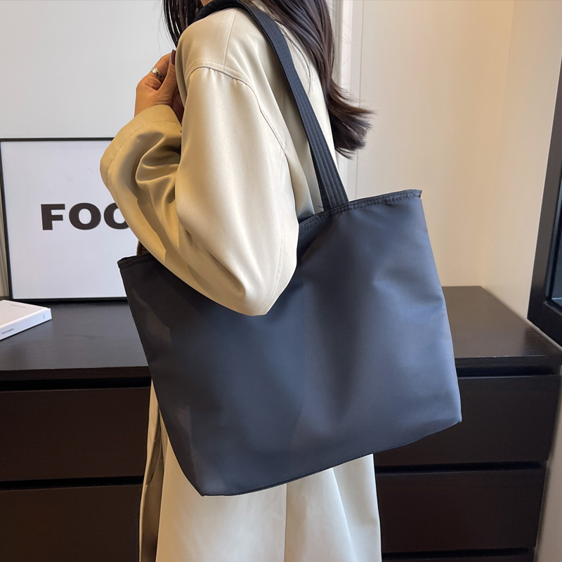 防水包包女电脑单肩文件大包容量简约手提包上班托特包通勤公文包
