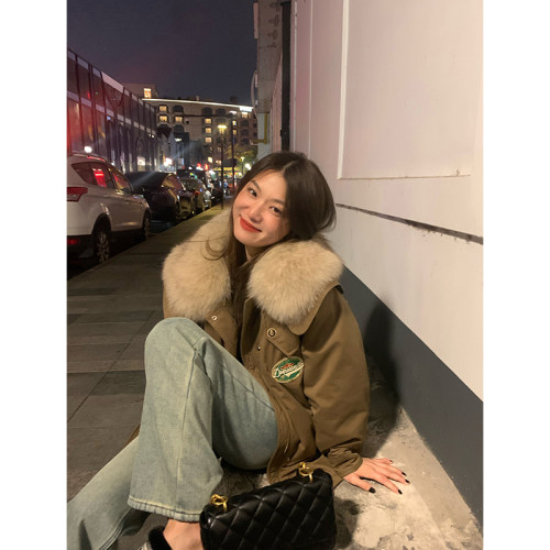 落落狷介大毛领派克羽绒服女