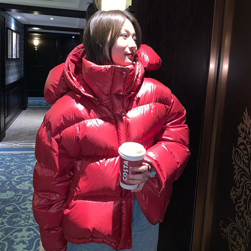 落落狷介红色短款羽绒服女