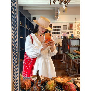 V领设计感泡泡袖 落落狷介 连衣裙女2026年新款 长袖 收腰裙子 春季