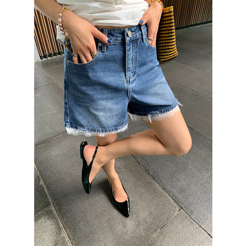 落落狷介蕾丝拼接牛仔短裤女