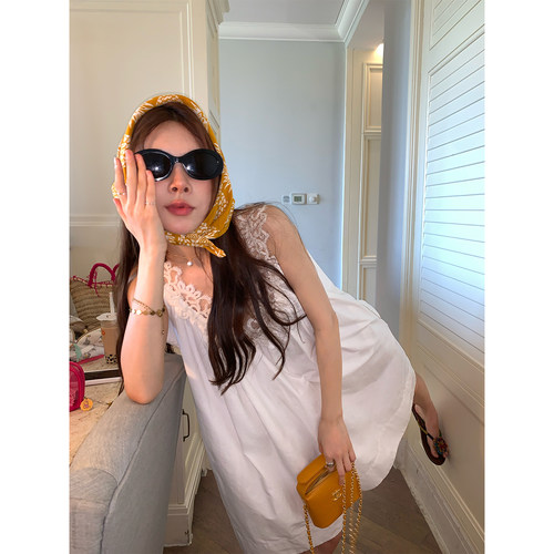 落落狷介白色蕾丝拼接连体裤女