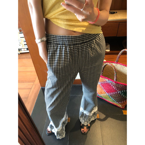 落落狷介黑白格子喇叭裤女
