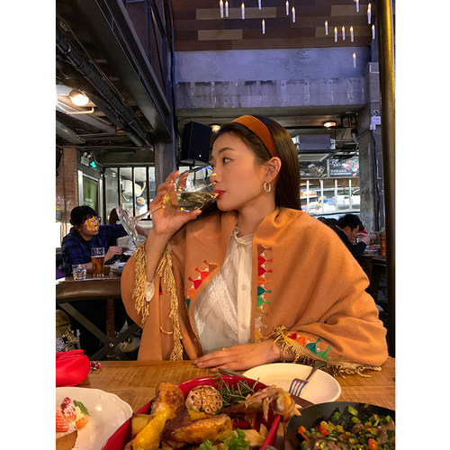 落落狷介刺绣流苏披肩女