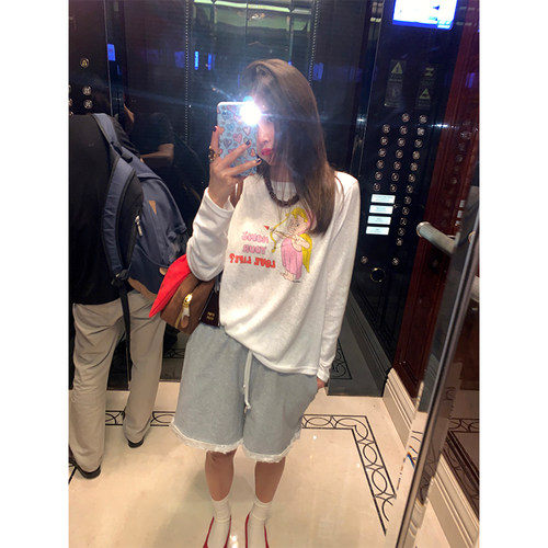 落落狷介长袖印花白色T恤女