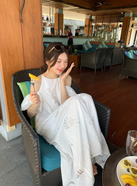 落落狷介 露肩连衣裙女2026新款夏小个子宽松白色裙子设计感短袖