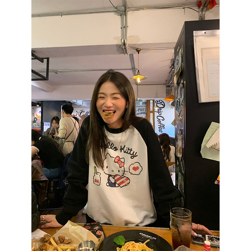 落落狷介宽松印花套头卫衣女